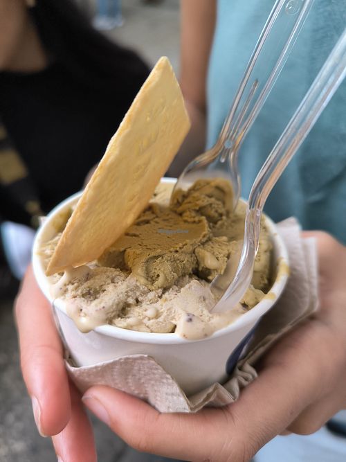 Helado vegano de pistacho y stracciatella at Patti Gelateria Santo Domingo in Bolívar