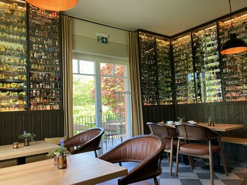 Alles steht mit Streuern voll  at Rotes Emu in Baden-württemberg