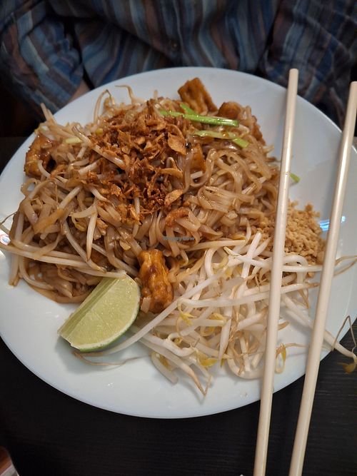 Pad Thai, you can order it without egg at Bami 789 in Berlin