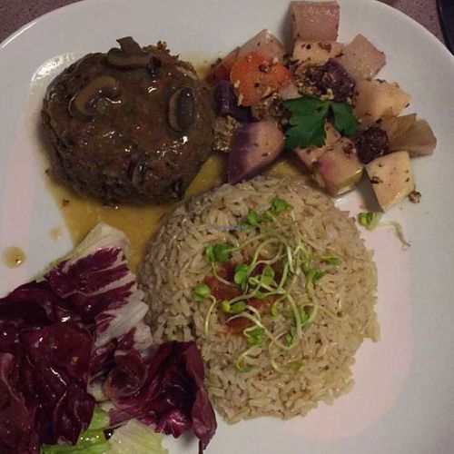 steak de lentilles, riz et légumes at MU-Food in Geneva