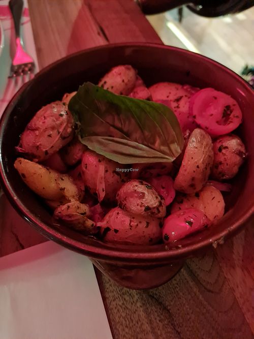 Baked potatoes with cherry tomatoes and onion at Spaghetti Pomodoro in Ticino