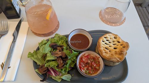 Pomelada y una tarta de hongos at Koala in Buenos Aires