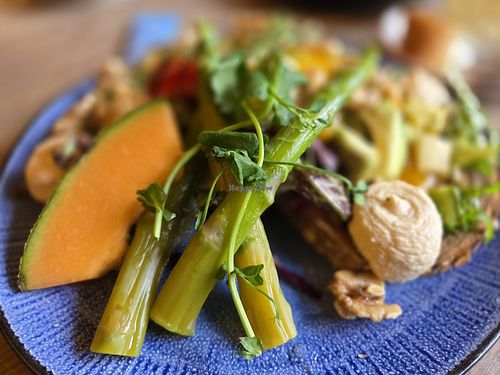 Lunch met Hummus en gegrilde groenten at Brasserie de Gouden Leeuw in Noord-brabant