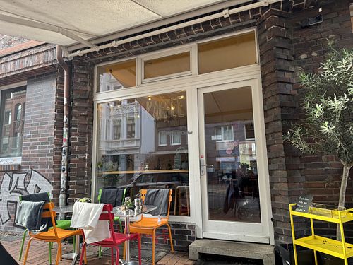 Nice outdoor seating   at KALI Kaffee in Niedersachsen