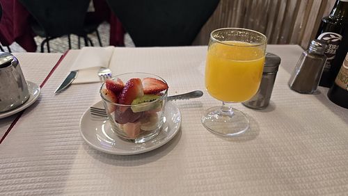 Fruit salad at Gelo Cervejaria e Marisqueira in Lisbon