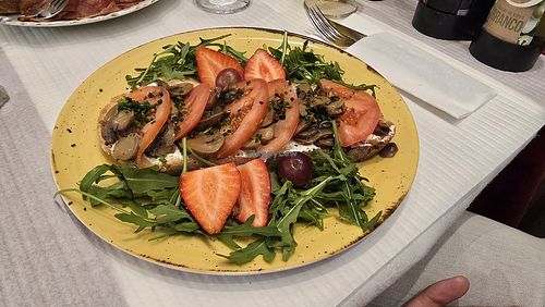 Vegetarian dish - toast with mushrooms a d herbs - can be vegan on request to remove cheese at Gelo Cervejaria e Marisqueira in Lisbon