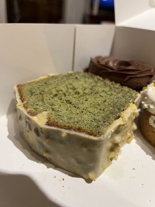 Cake pistache 🌱   at Copines Paris in Bruxelles