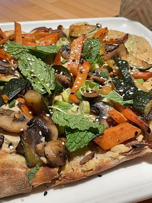 vegan pizza 🤍  at Cafe Weise in Nordrhein-westfalen