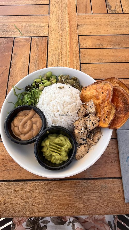 Tofu bowl  at Matthew's Beachside Restaurant in Oranjestad