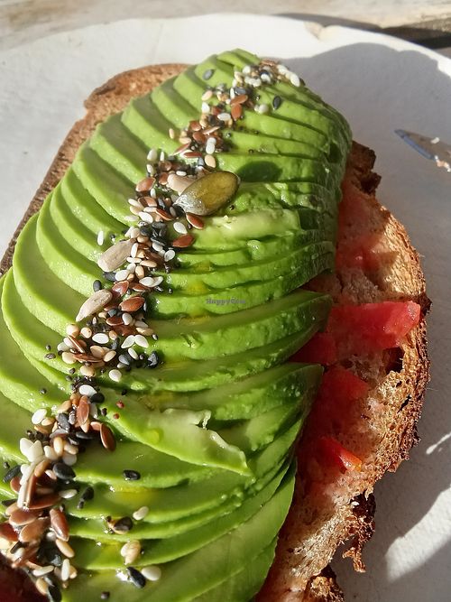 Tostada de pan de espelta con tomate, aceite de oliva, aguacate y semillas at Amasa in Comunidad De Madrid
