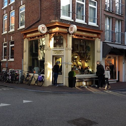 Outside at Bagels & Beans - Haarlemmerdijk in Amsterdam