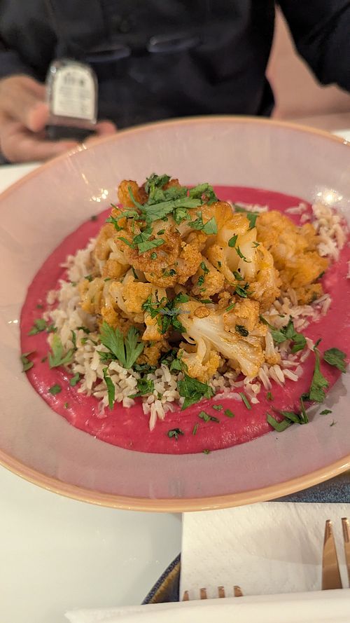 Cauliflower florets with beetroot hummus at Hola Keto in دبي