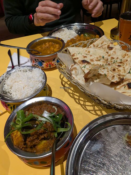 Vegan Curry (Eggplant, Chickpea) und Vegan Garlic Naan at Pinky Ji in Sydney