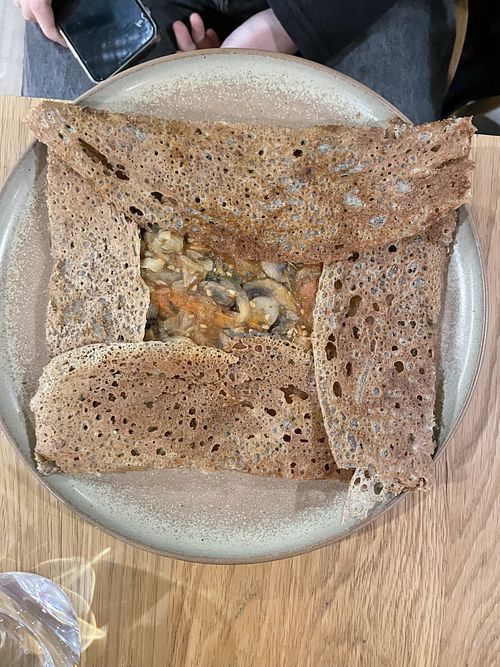 Galette composée : champignons, oignons caramélisés et compotée de tomates.  at Blé Noir  in Genf