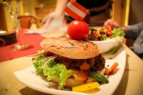 hamburger with rosti and vegetables at Kraut & Ruben in Bad Hofgastein