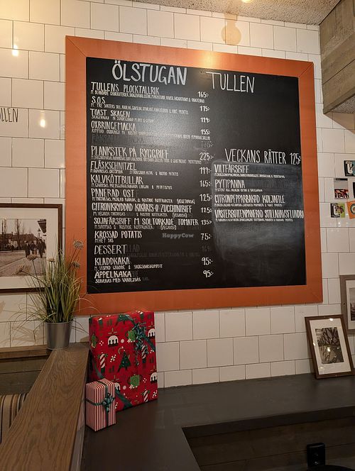 menu options: Chickpea and zucchini "steak" and Soy based "steak" at Ölstugan Tullen Sveavägen in Stockholms Län