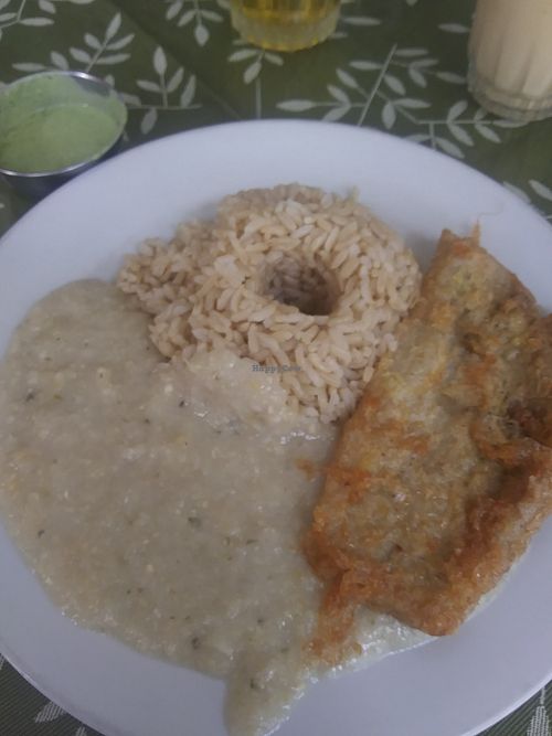 Monochromatic main plate at Sayel in Lima