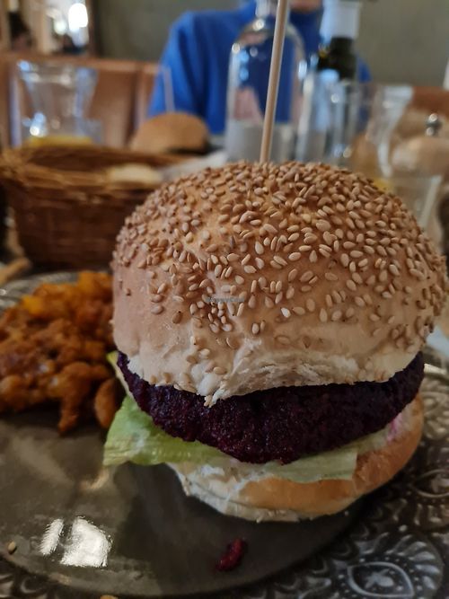 Vegan burger at B Monza Bistrot in Monza