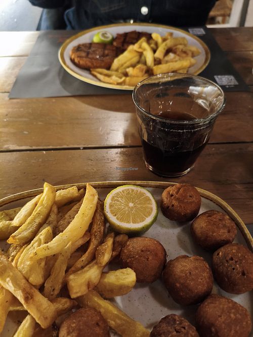 Vegan Meatballs and Burgers at Ta Gourounakia in Crete
