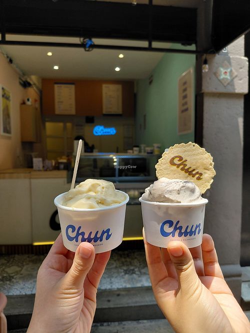 Helados hechos con aceite de oliva de Oreo y Durazno at CHUN in Mexico City