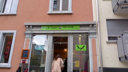 Storefront at Suess and Vegan in Winterthur