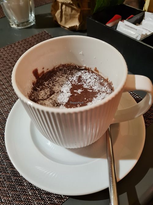 Vegan hot chocolate with coconut milk at Caffè & Caffè in Como