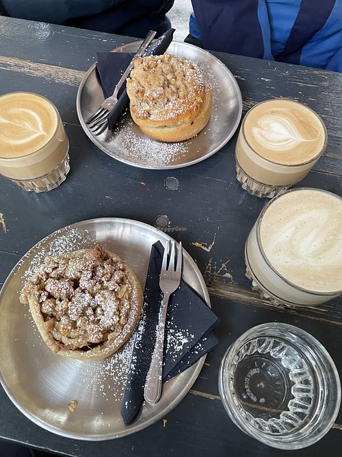 Chai Soy Latte, Oat Cappucino and cinnamon bun   at Bruno in Stuttgart