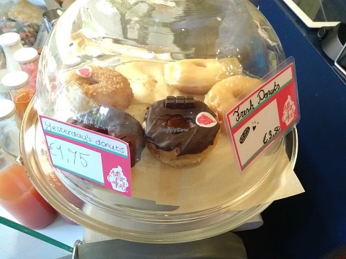 Old and fresh vegan donuts from Nono's cakes at Vegabond - Leliegracht in Amsterdam