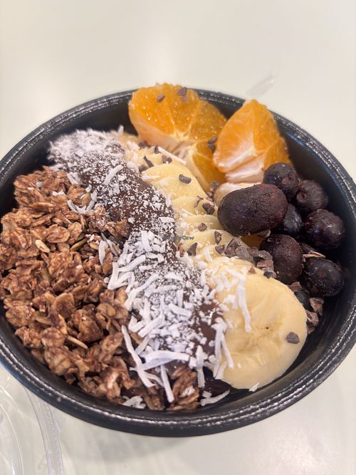 Vegan açaí bowl   at Vechill in Nagano