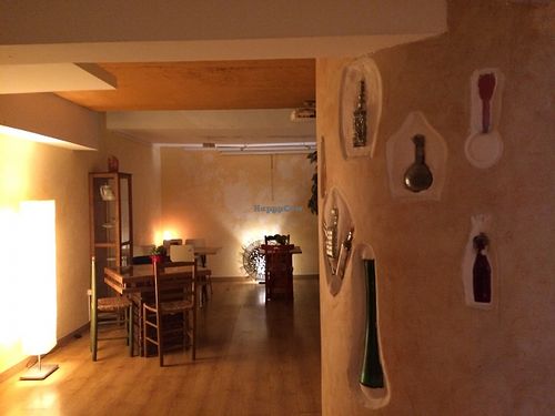 Downstairs, quiet & artsy at Tiyoweh La Quietud in Madrid