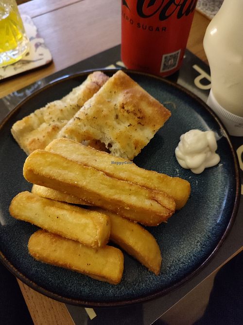 Chips & garlic bread at Pizza Vera in Rugby