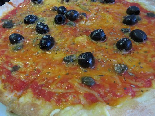 Pizza Napoli (olives, capers, garlic, vegan cheese instead of mozzarella, without anchovies - please note that vegan cheese is only possible for groups upon advance notice!) at Angelos Via Napoli in Saarbrucken
