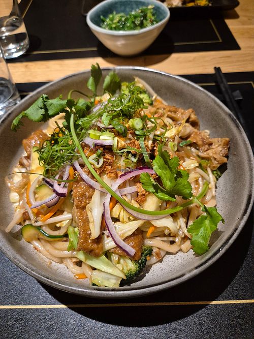Gebratene Udon mit Seitan at MeiMei Sushi Bar | Contemporary Kitchen  in Vienna