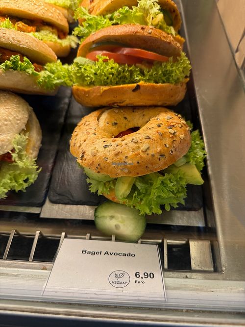 vegan bagel at Coffee Fellows in Ulm