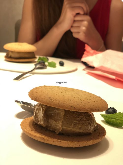 Earl grey ice cream with biscuit at Sufood 舒果 in Central Singapore