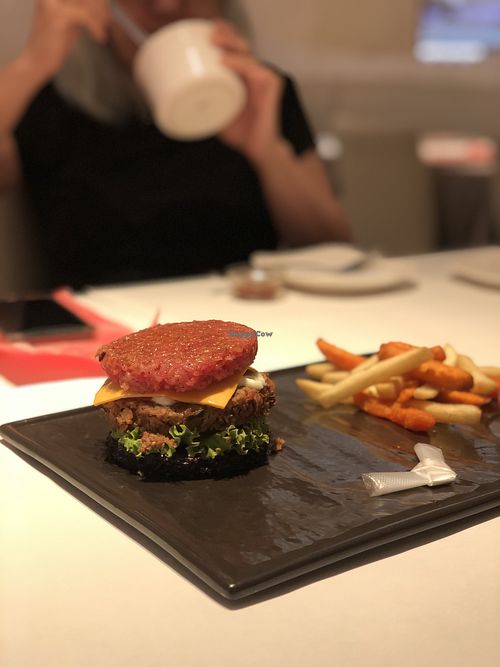 Chickpea burger-glutinous rice at Sufood 舒果 in Central Singapore