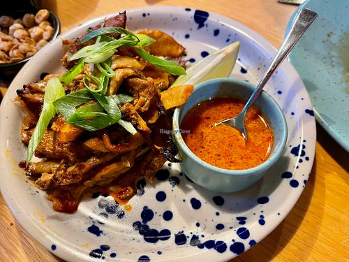 Mushroom Skewers:
Gegrilde oesterzwammen gemarineerd in rode curry en kokos € 11,5
(Menu januari 2026)
 at YUSU in Ghent