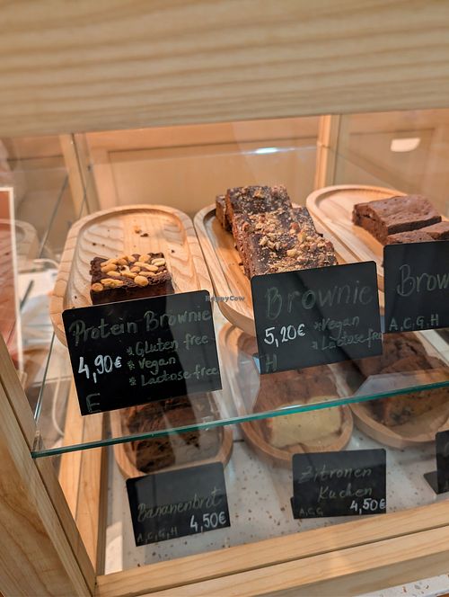 Die Optionen ändern sich ständig. Bei mir gab's einen Brownie und einen Protein Brownie at Café de Fleur in Wien