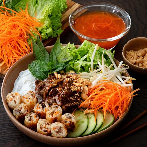 Bo bun personnalisable avec option végétarien at poké daily  in Lyon
