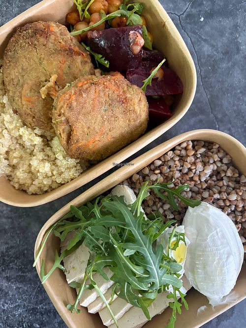 Beet, Lentil & Tofu Cream Bowl
Nutrient-dense platter: beet salad, bulgur, and lentil patties with buckwheat and our special vegan "Philadelphia" tofu cream. Power in every bite! at Llévatelo in Valencia