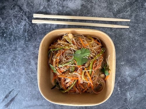 Veggie Glass Noodle Stir-fry
Flavorful glass noodles (Funchoza) tossed with a colorful medley of crisp sautéed vegetables and herbs. Light, tasty and gluten-free friendly. at Llévatelo in Valencia