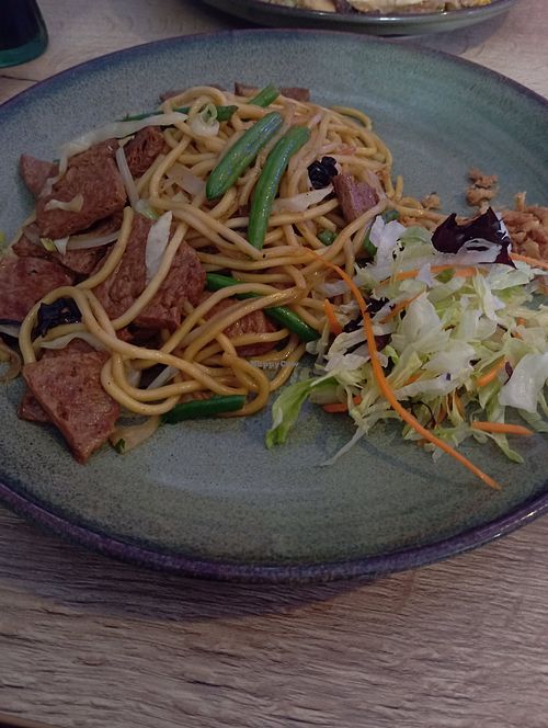 Udon noodles with plant based beef at Kaybi restaurace a sushi bar in Zlínský Kraj