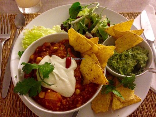 Mexican chill with nachos, guacamole and sour cream cashew (vegan) at Jardim dos Sentidos in Lisbon