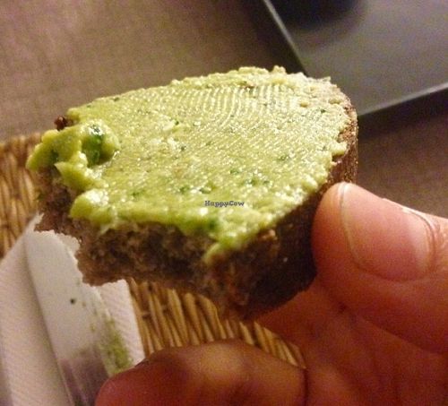 Rye bread with green hummus (vegan) at Jardim dos Sentidos in Lisbon