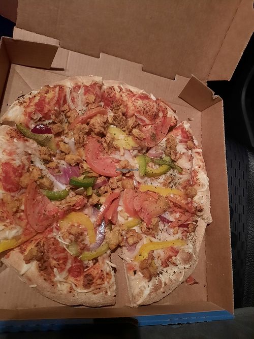 Vegan chicken supreme pizza (medium) at Domino's Pizza Lochem in Gelderland