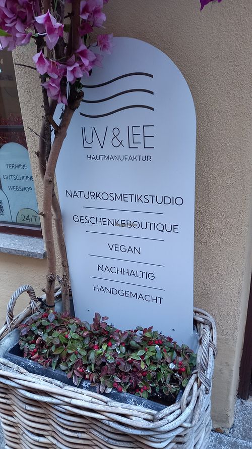 sign outside at Luv & Lee Hautmanufaktur in Augsburg