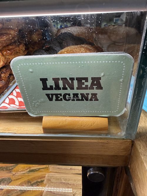 Una fila intera di brioche vegane!  at SuperGelo in Rome