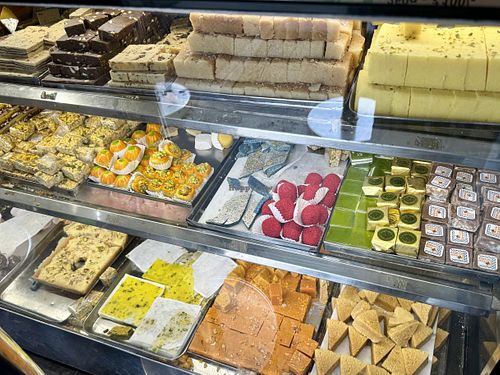Ask about items with “no ghee, no butter, no milk"  at Shantilal S Mithaiwala in Kochi