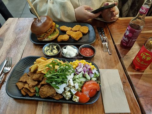 Gyrosbowl und Burger mit Nuggets at Apple & Eve Vegan und tierisch lecker in Bremen