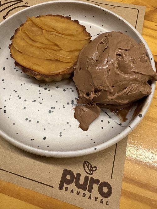 tartelete de maçã com sorvete  at Puro Saudável - Restaurante de Comida Natural in Salvador
